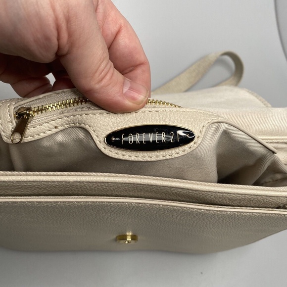 Forever 21 Small Ivory Off-white Crossbody Bag Vegan Leather Purse - Picture 6 of 10